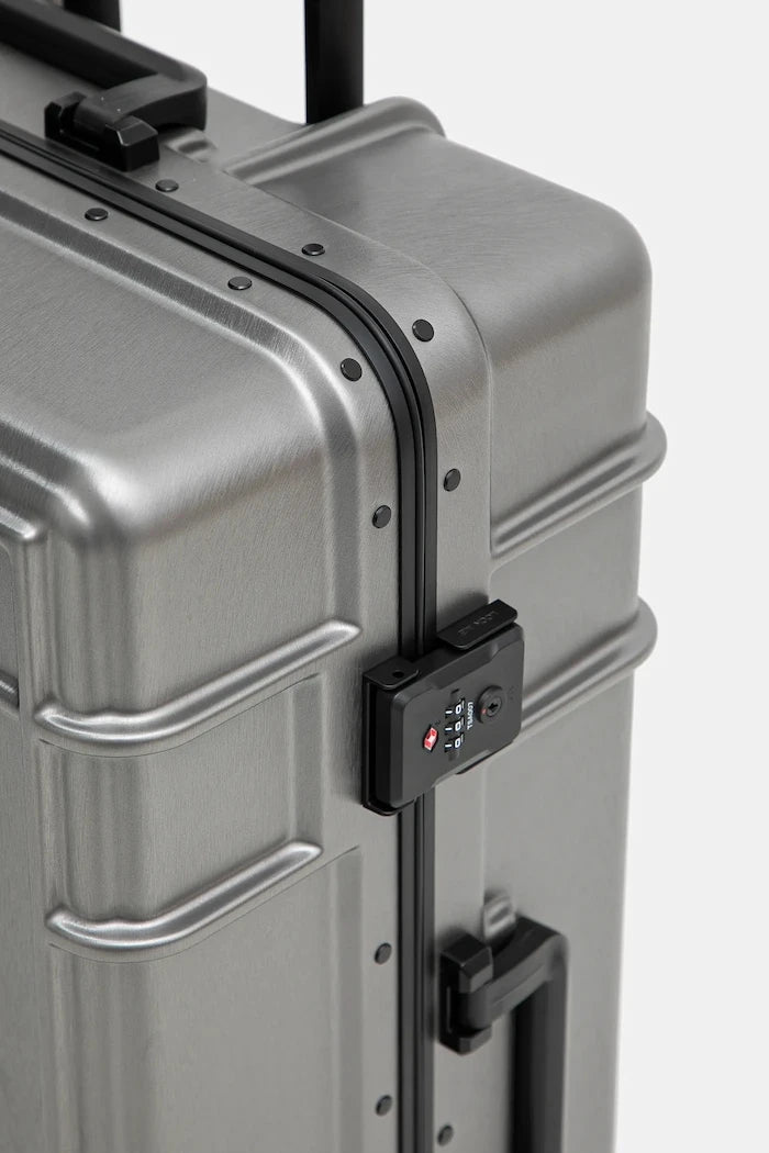 Куфар Eastpak Resist'R Case L 78x50x29 cm