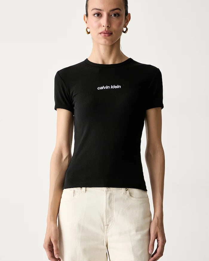 Calvin Klein Jeans pamuk ve elastanlı kadın tişört