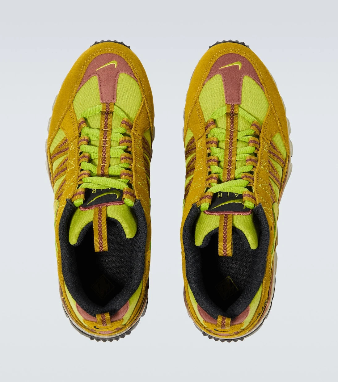 Nike - حذاء رياضي Air Humara جلدي