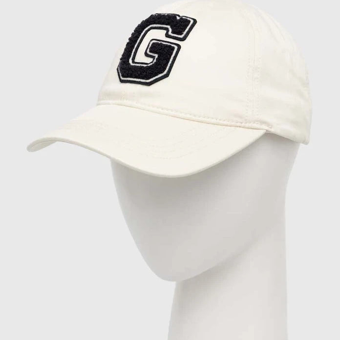 Шапка с козирка Gant