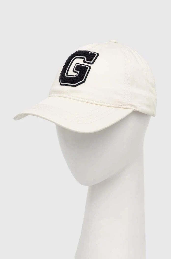 Шапка с козирка Gant