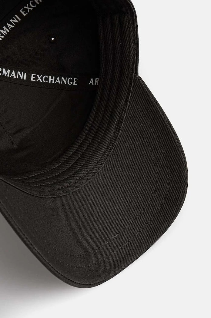 Памучна шапка с козирка Armani Exchange