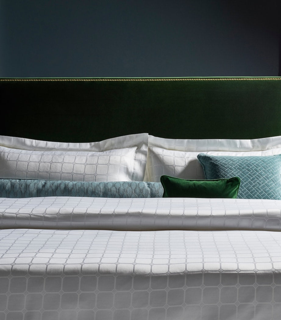 The Trellis Super King Jacquard Duvet Cover Set (260cm x 220cm)