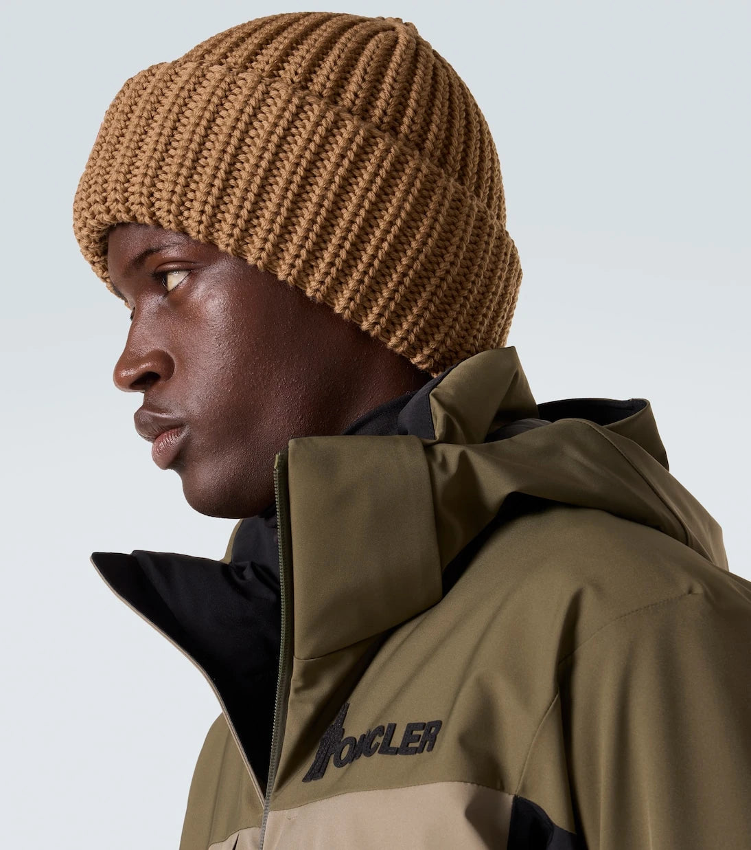 Moncler Grenoble - قبعة صغيرة من صوف الميرينو المضلع بشعار الماركة