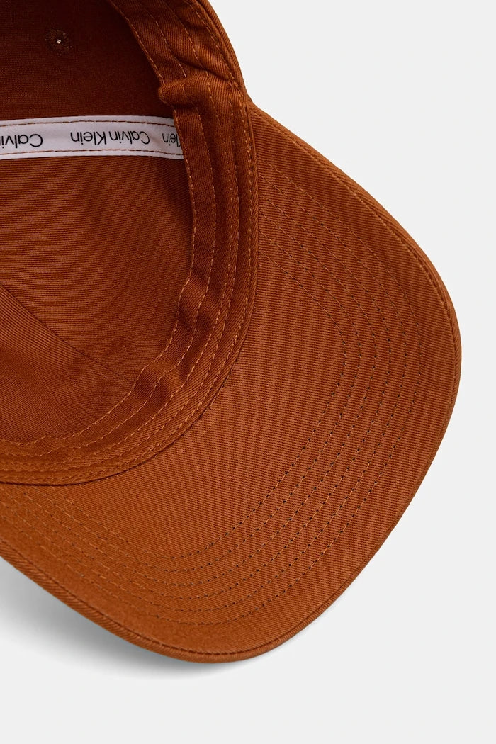 Calvin Klein şapka siperlikli kadın pamuklu