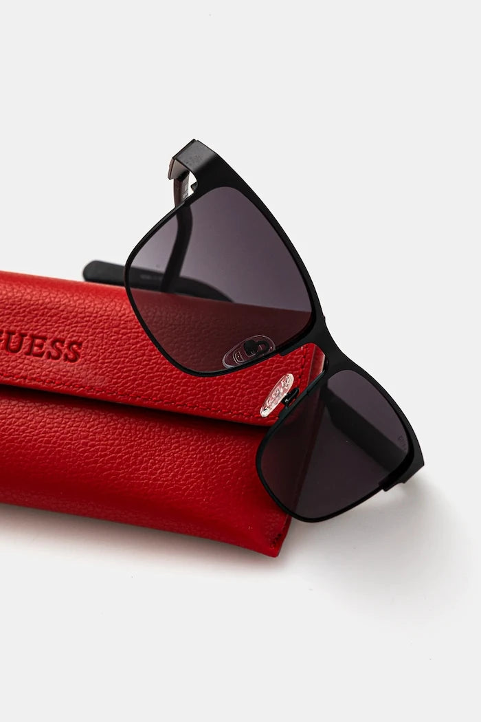 Слънчеви очила Guess