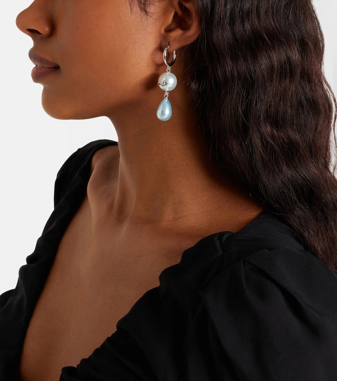 فيفيان ويستوود - أقراط متدلية مزينة بكرة أورب