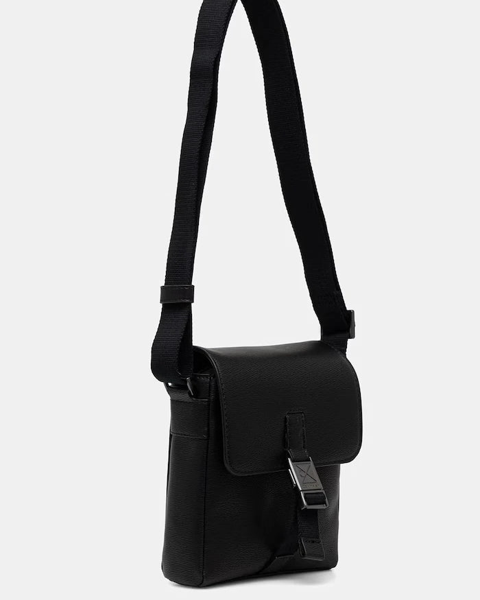 Calvin Klein erkek suni deri omuz çantası