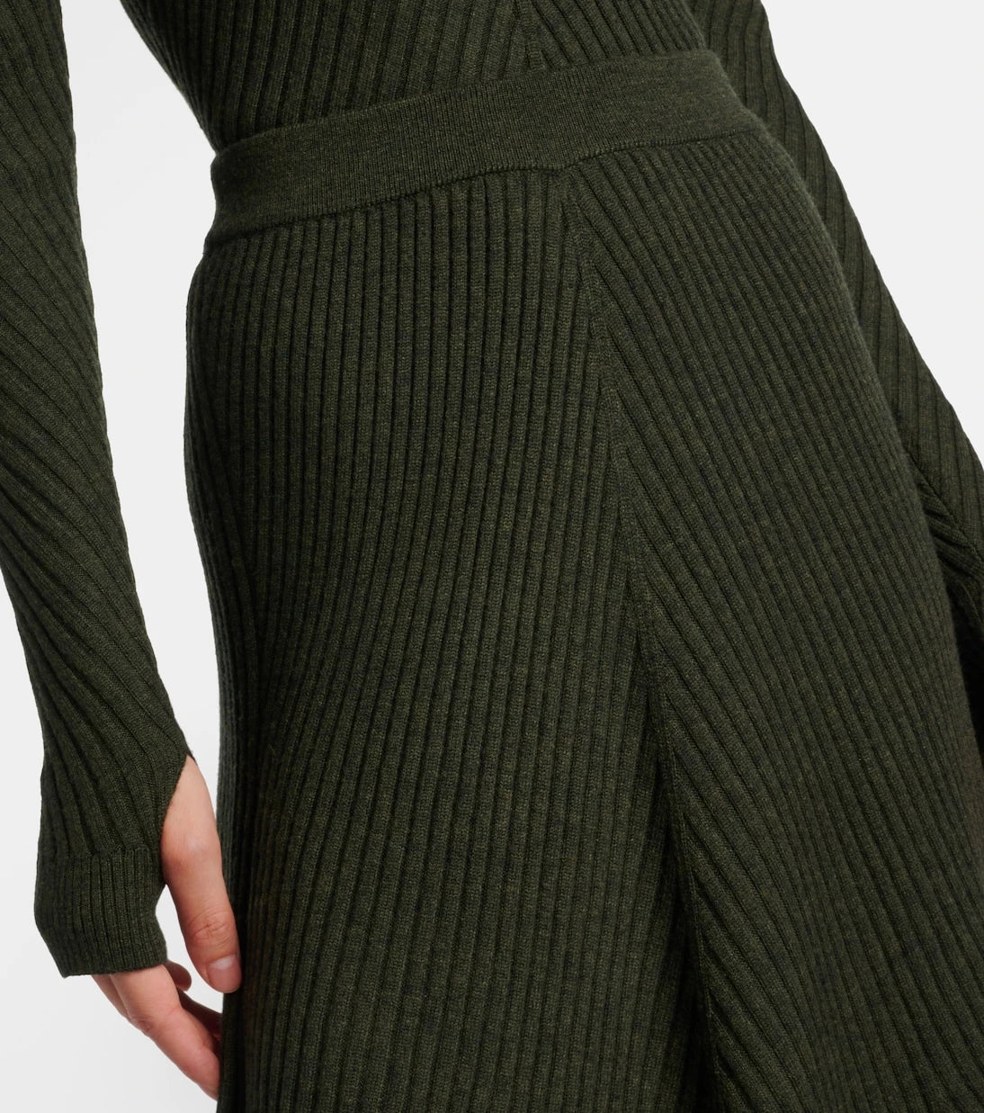 Victoria Beckham - تنورة متوسطة الطول من الصوف المحبوك والمضلع