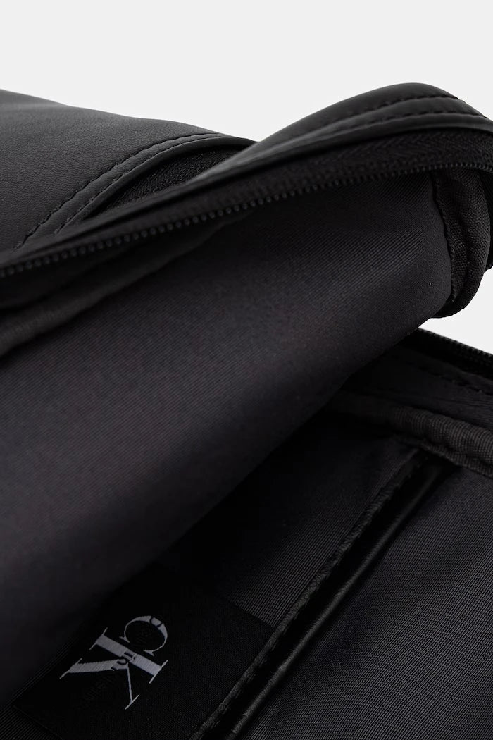 Calvin Klein erkek suni deri omuz çantası