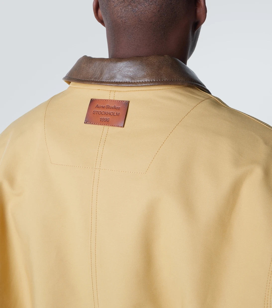 Acne Studios - سترة بلوزون من الساتان القطني المزيّن بالجلد