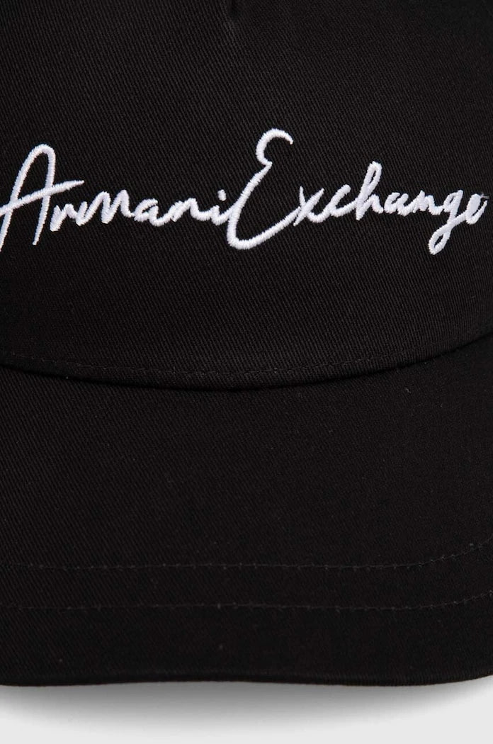 Памучна шапка с козирка Armani Exchange