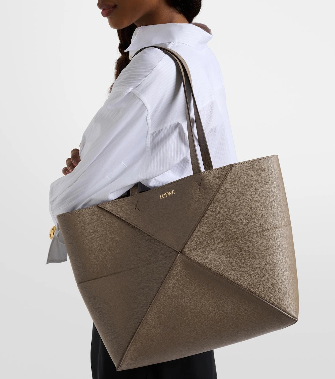 Loewe - حقيبة توت جلدية Puzzle Fold متوسطة الحجم