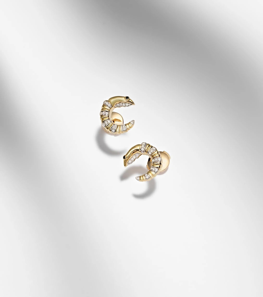 Yvonne Léon - Écrevisse 9kt gold earrings with diamonds