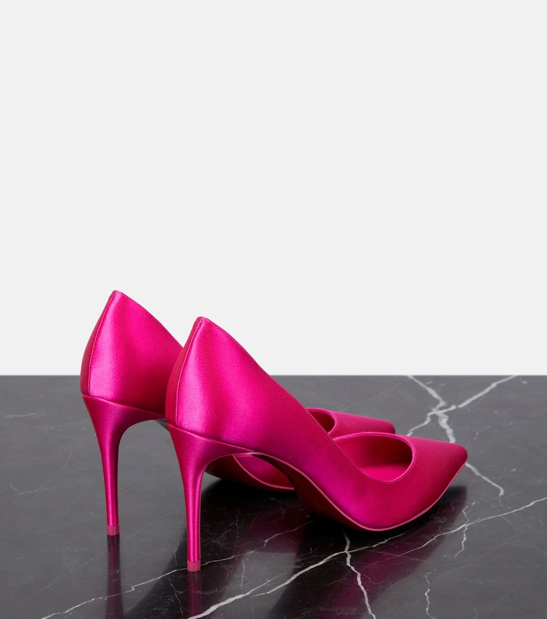 Christian Louboutin - حذاء إريزا 85 من الساتان الحريري بكعب عالٍ
