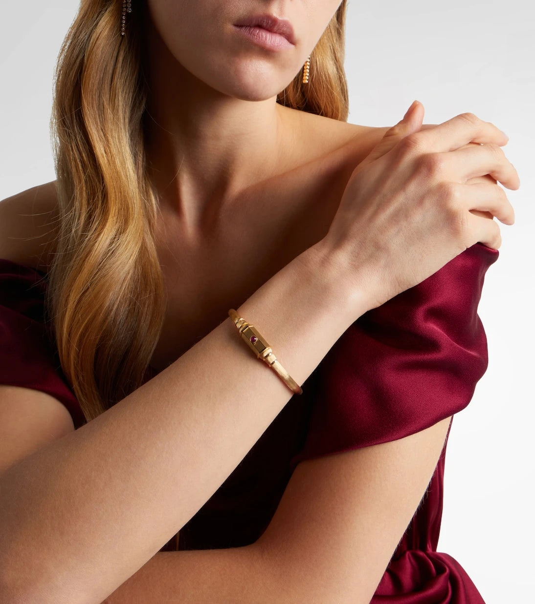 Marie Lichtenberg - Baby 18kt gold locket bangle with ruby