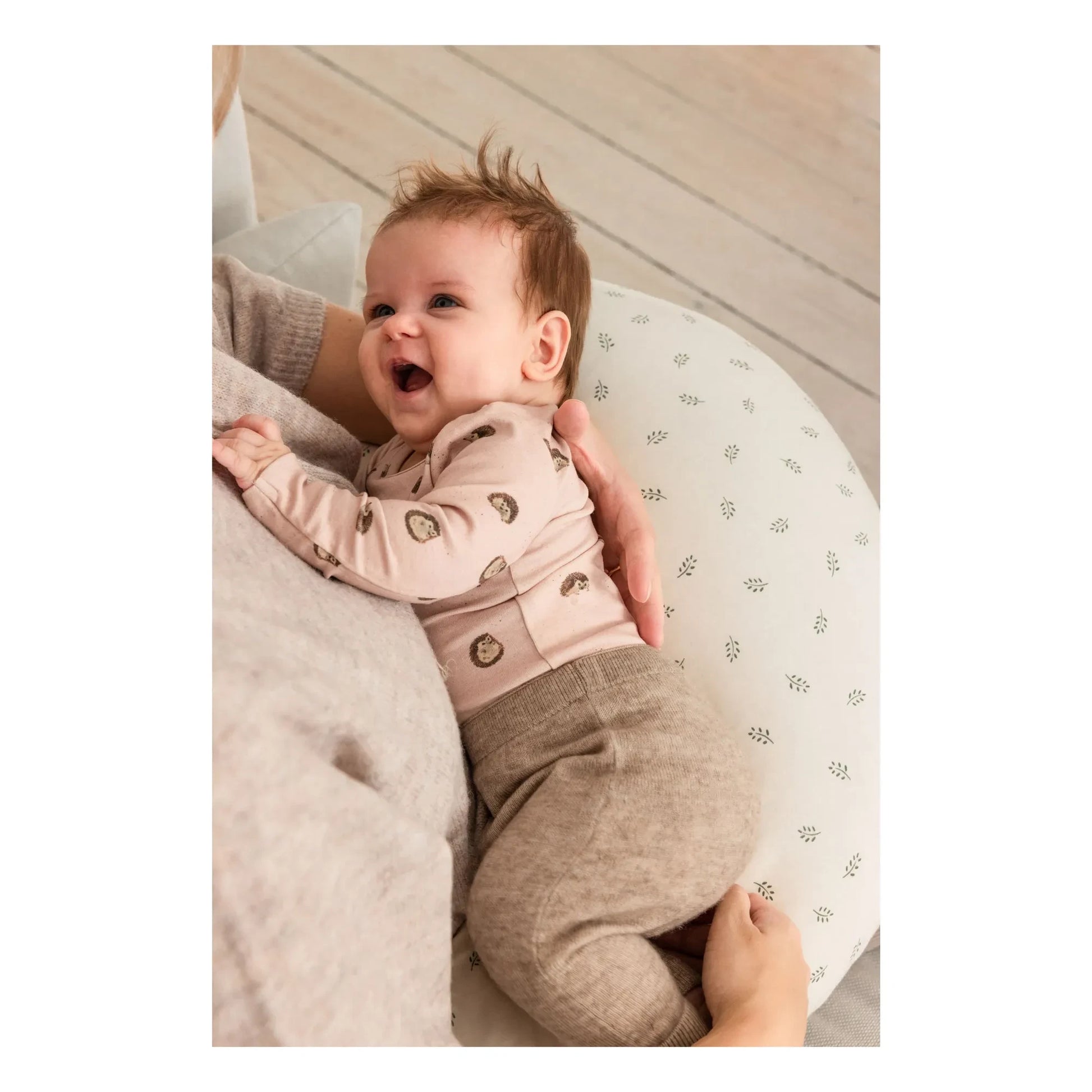Sebra - Sophora Leaves nursing cushion | White
