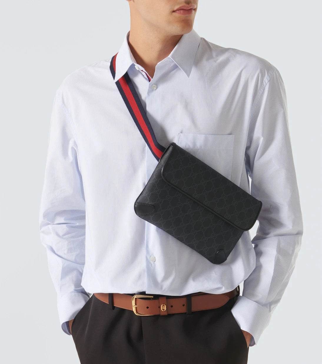 Gucci - حقيبة خصر قماش GG بشريط ويب بلمسات جلدية