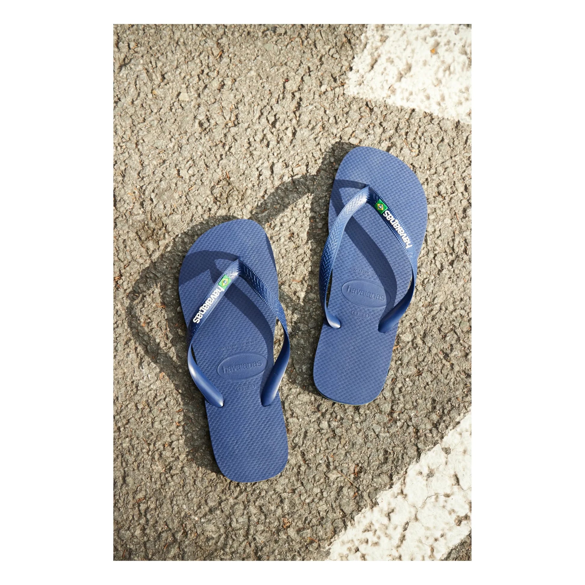 Havaianas - Brasil Logo Flip Flops | Navy blue