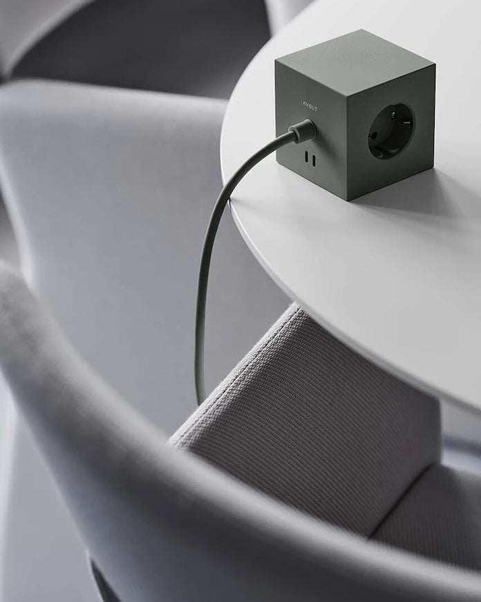Магнитен зареждащ куб Avolt Square 1, 2 x USB, 1,8 m