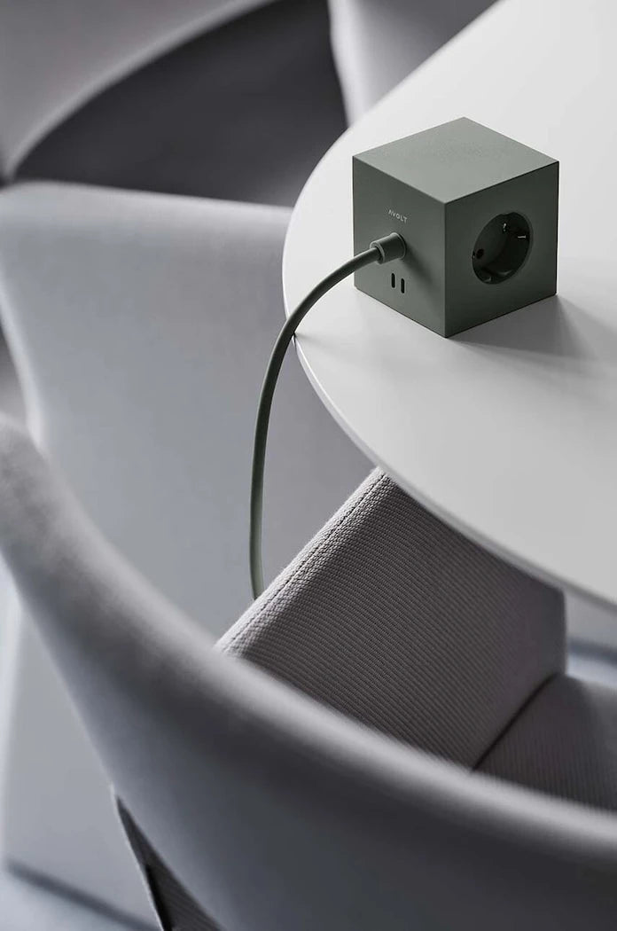 Магнитен зареждащ куб Avolt Square 1, 2 x USB, 1,8 m