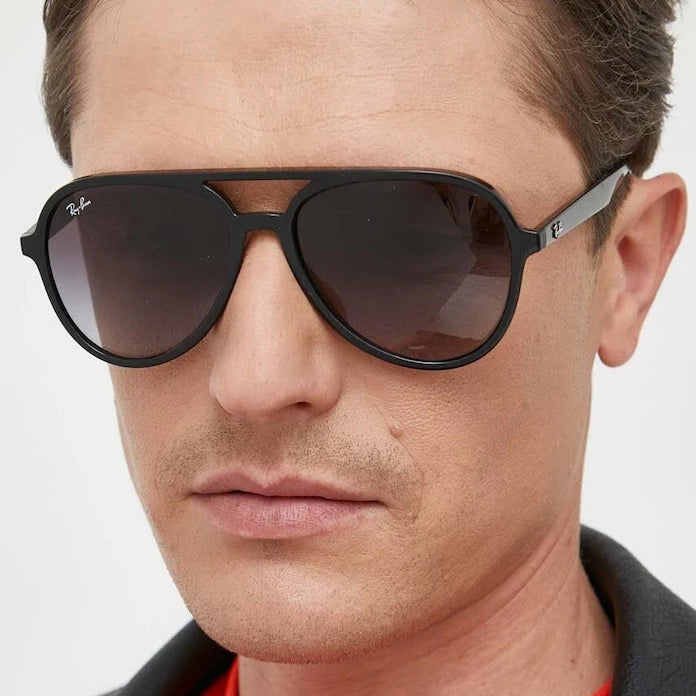Ray-Ban güneş gözlüğü