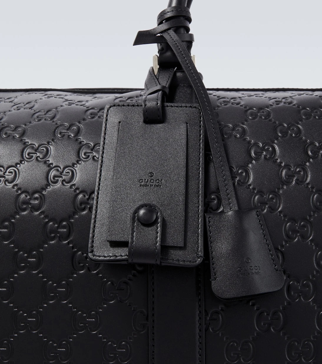 Gucci - حقيبة دافل متوسطة من الجلد بشعار GG