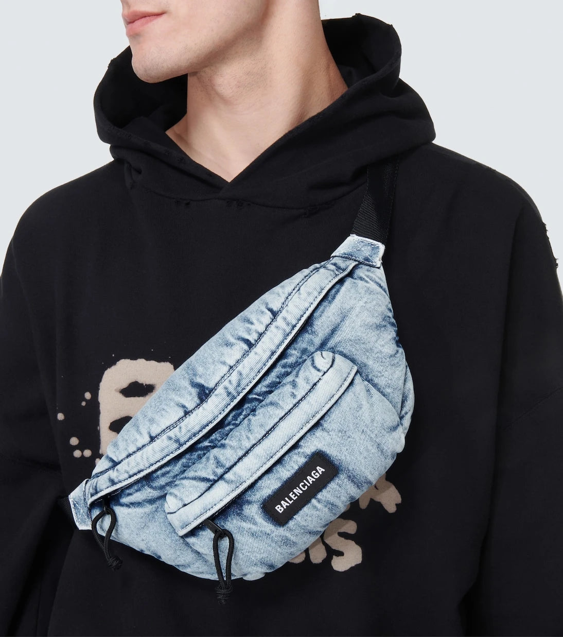 Balenciaga - حقيبة خصر Explorer من الدنيم