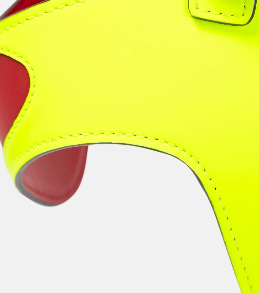Christian Louboutin - Loubiharness، سرج جلدي للكلاب