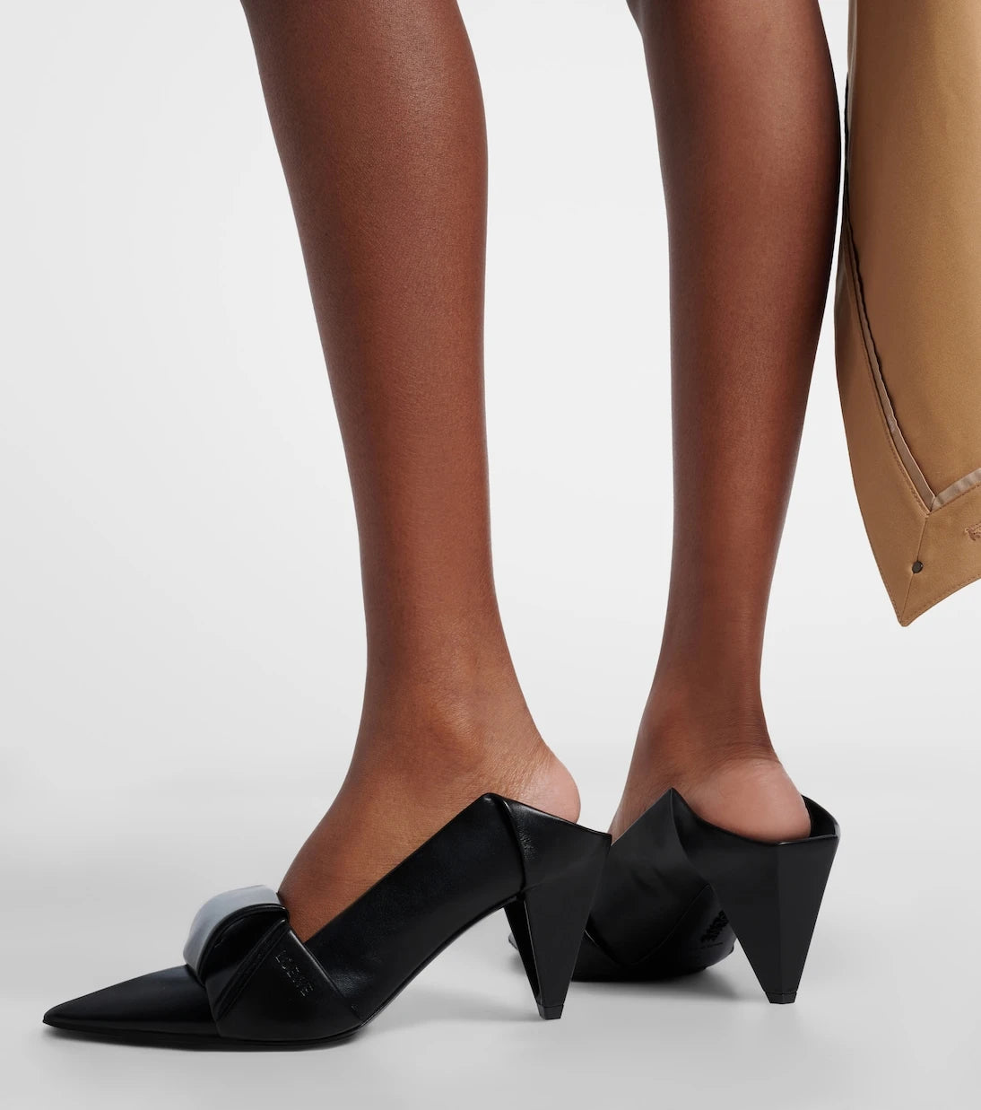 Loewe - حذاء ميولز أوريجامي الجلدي