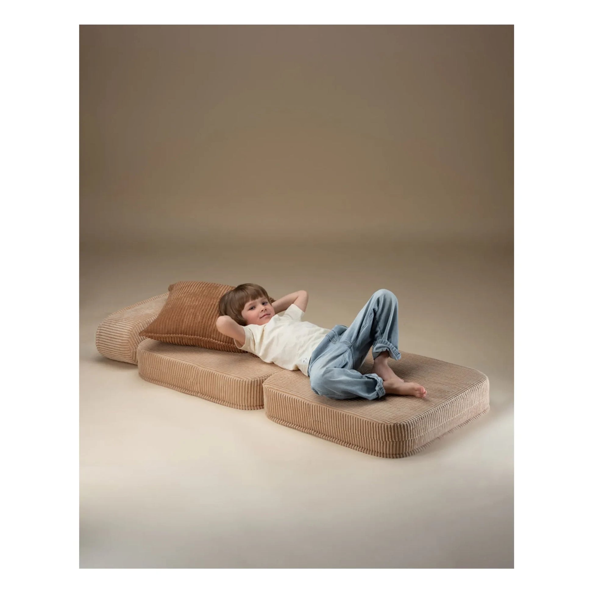 Wigiwama - Fireside chair in corduroy | Light brown