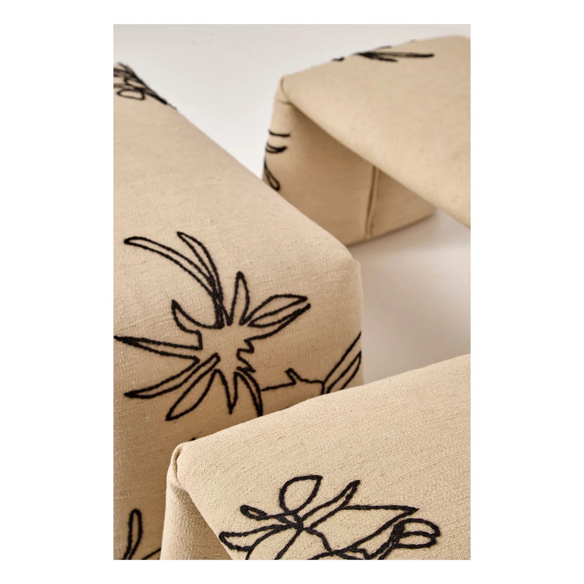 Nanimarquina - Folded Flowers bench, Estudi Manel Molina | Beige