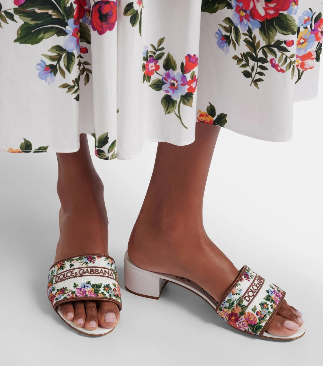 Dolce&Gabbana - حذاء مفتوح من الخلف ومزين بالجلد والزهور