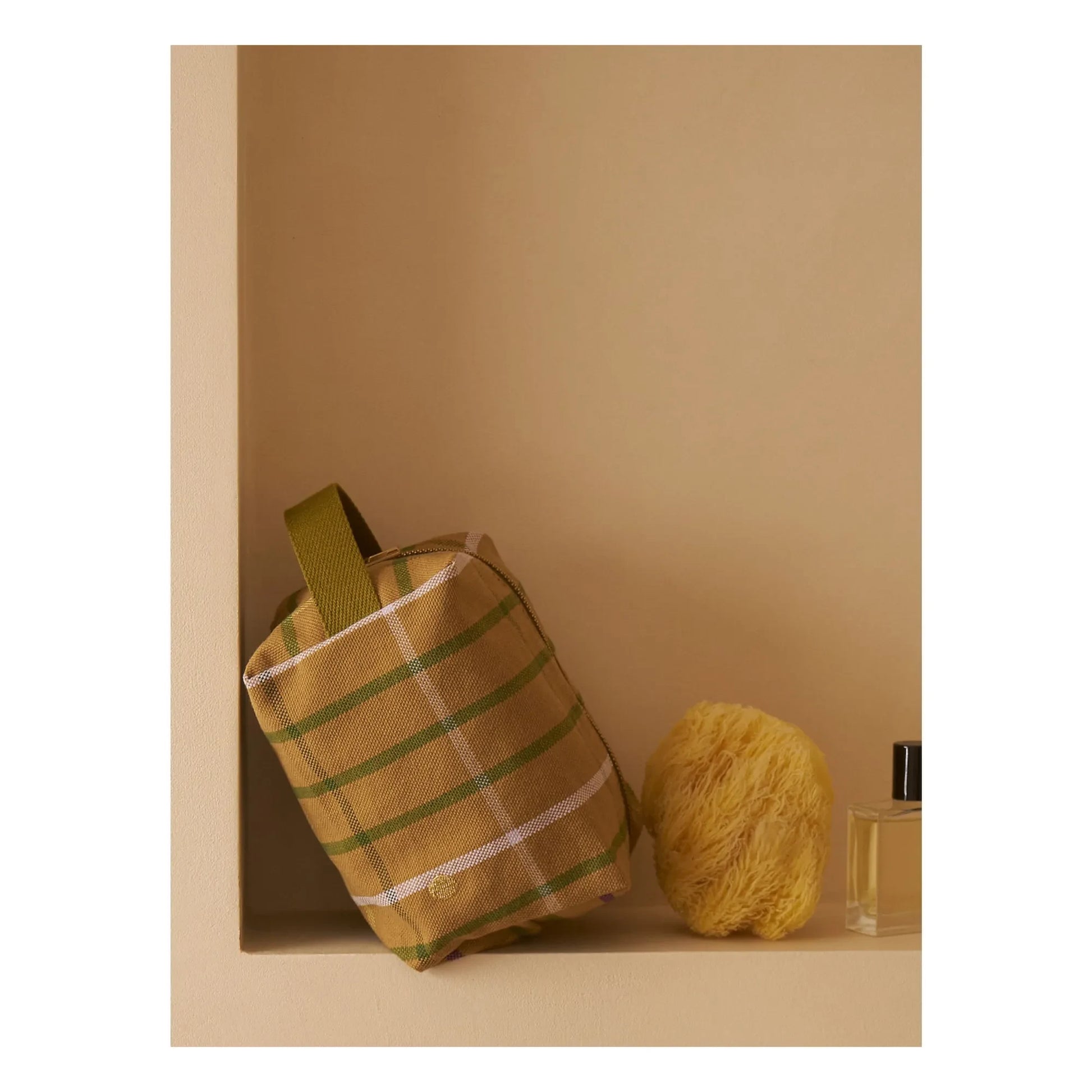La cerise sur le gâteau - Cube Scotty toiletry bag | Mustard