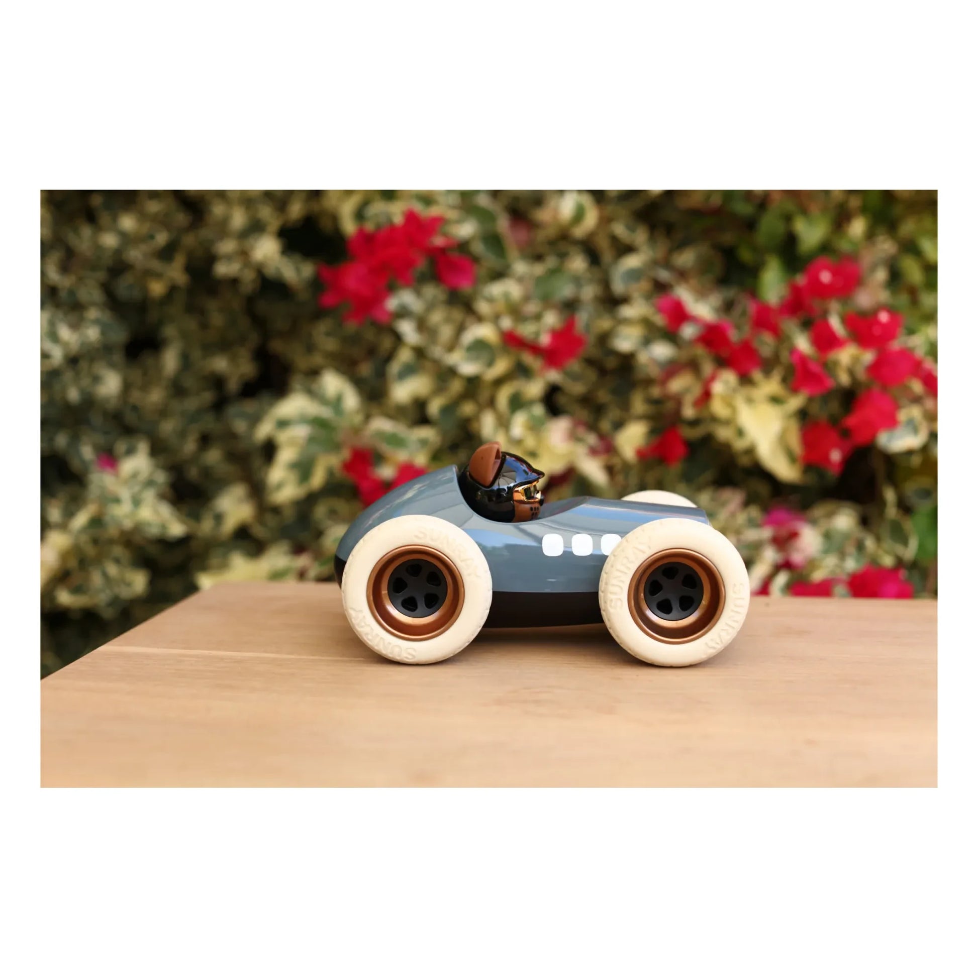 Playforever - Egg Karlos car | Grey