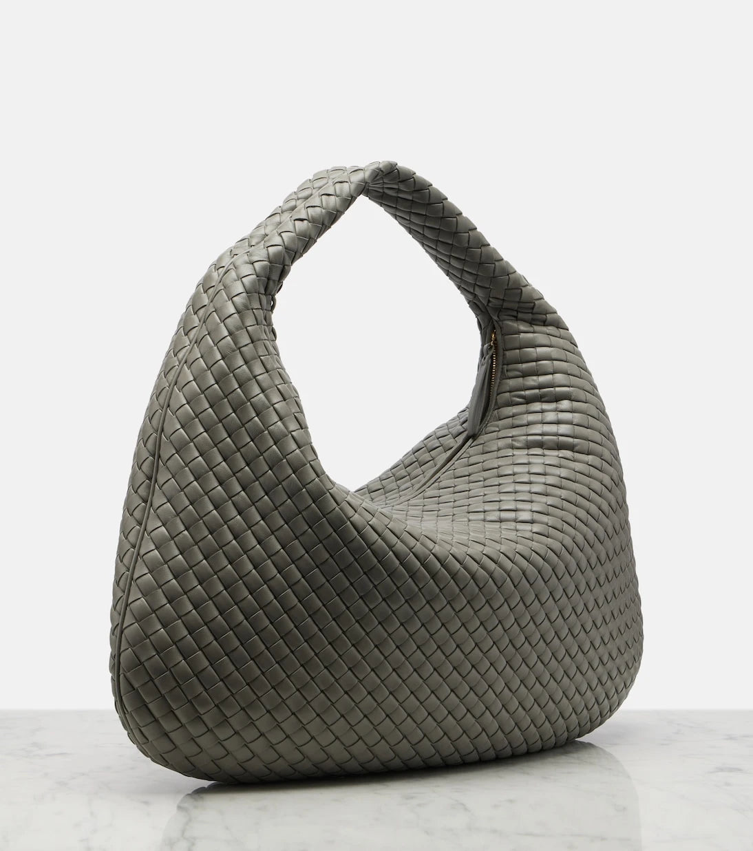 Bottega Veneta - حقيبة كتف ماكسي فينيتا من الجلد