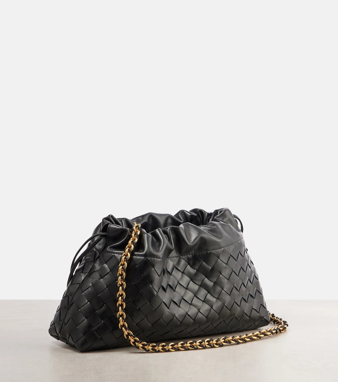 Bottega Veneta - حقيبة يد كلاتش متوسطة من الجلد Dustbag Soirée