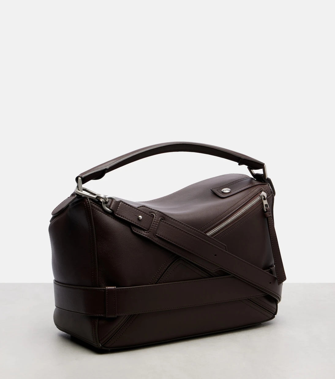 Loewe - حقيبة توتس بايكر لارج من الجلد بتصميم بازل