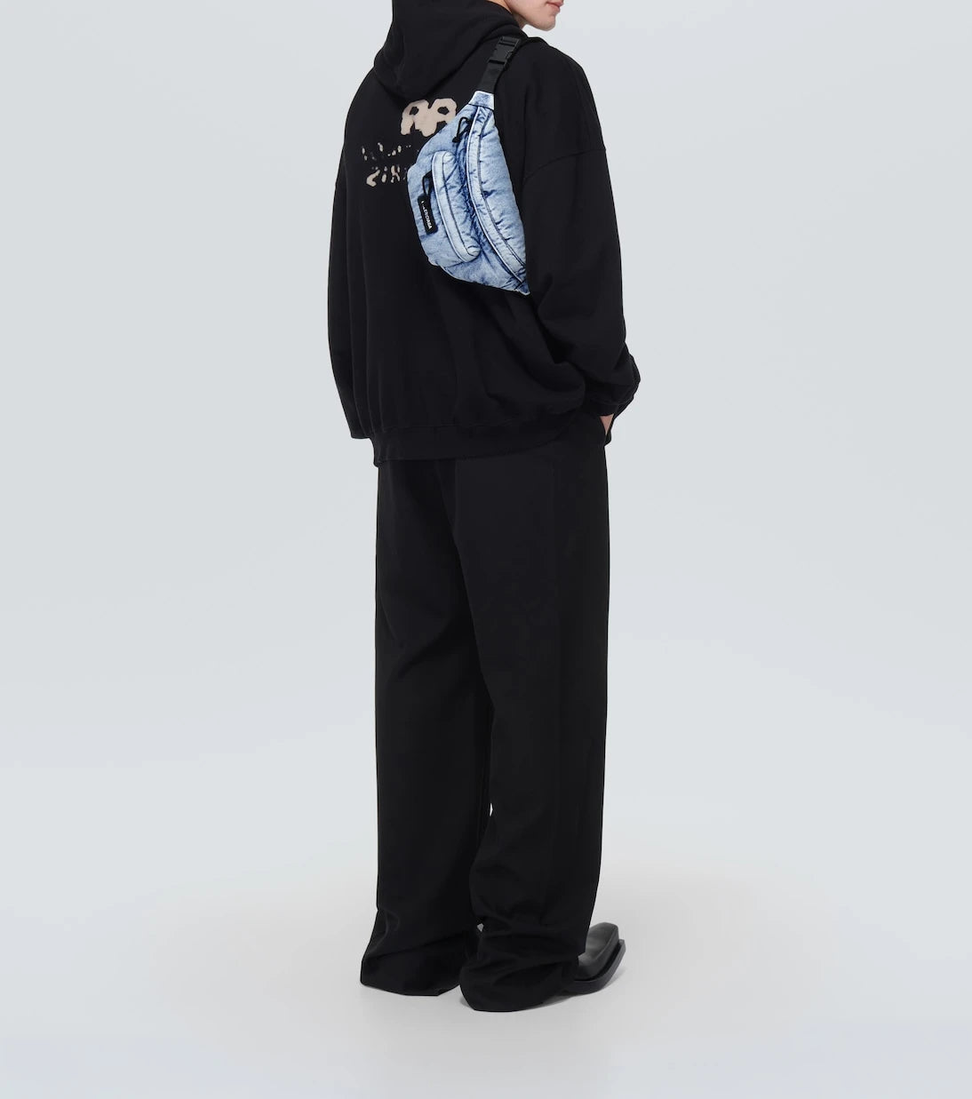Balenciaga - حقيبة خصر Explorer من الدنيم