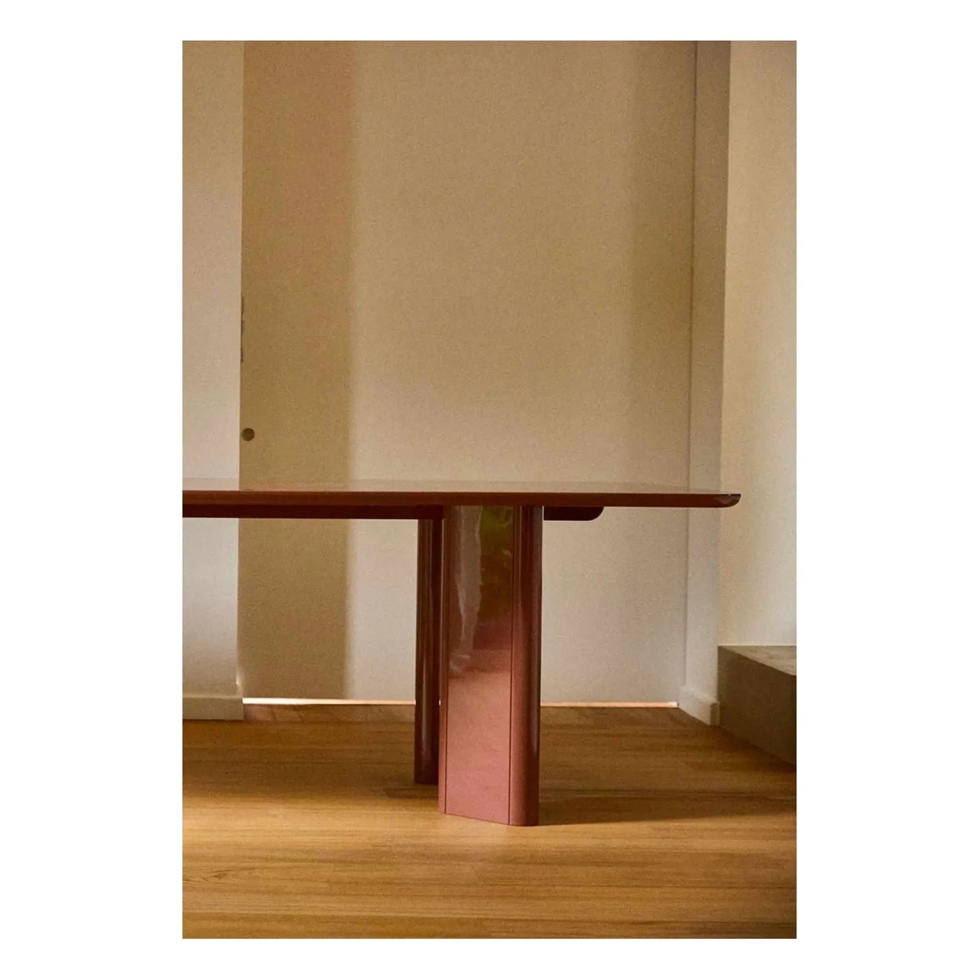 Gabrielle Paris - Victoire lacquered rectangular dining table | Cranberry
