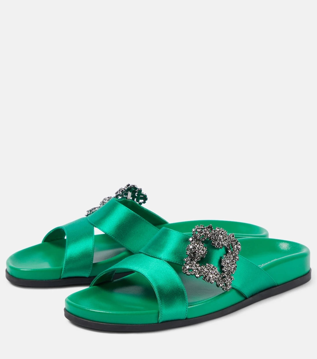 Manolo Blahnik - صندل تشيلانغي من الساتان المزدان بالزخارف