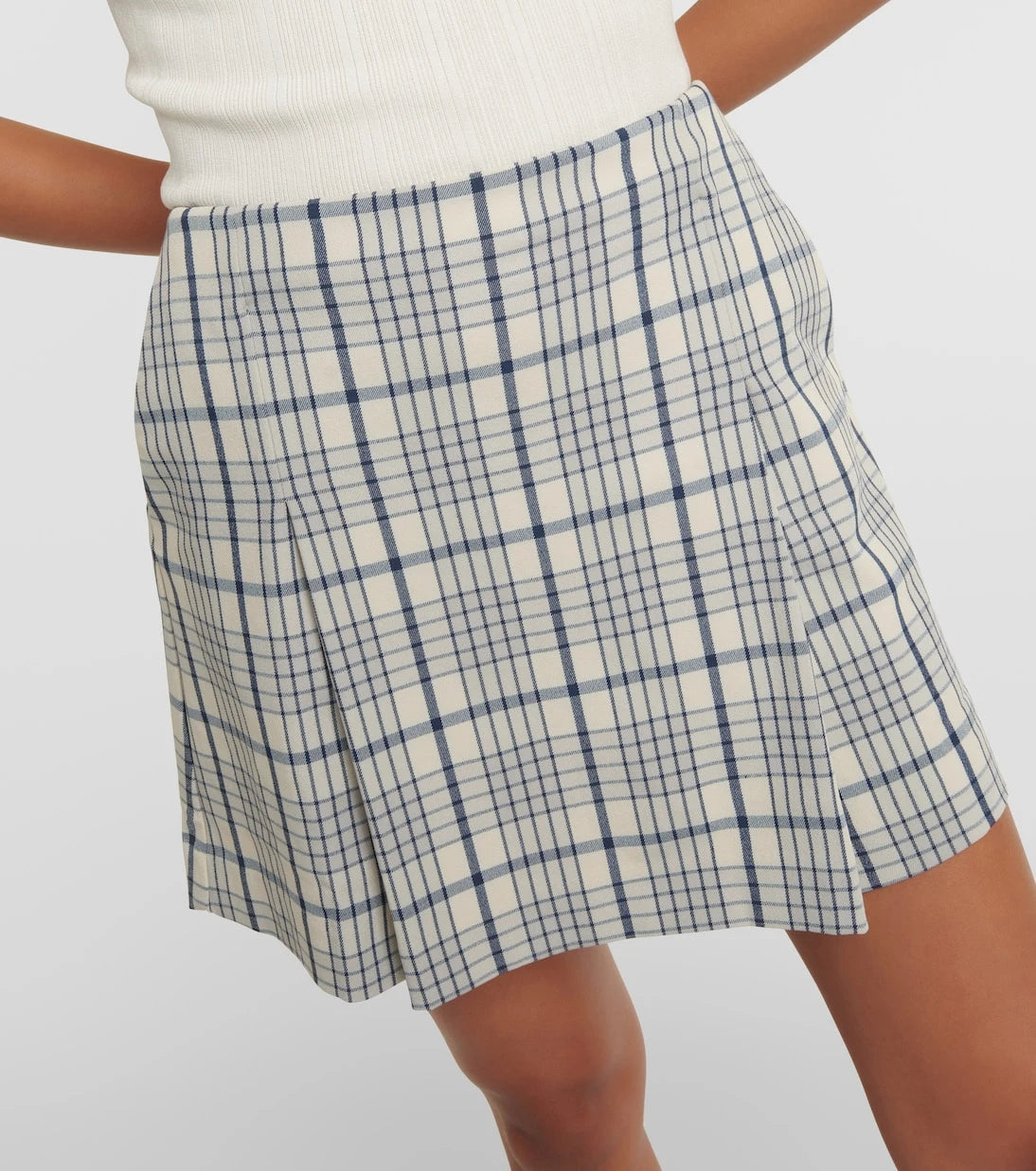 توري سبورت - تنورة قصيرة بكسرات