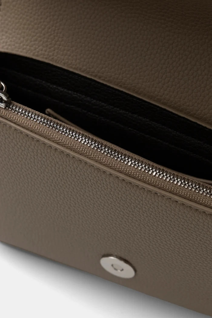 Emporio Armani kadın crossbody çanta