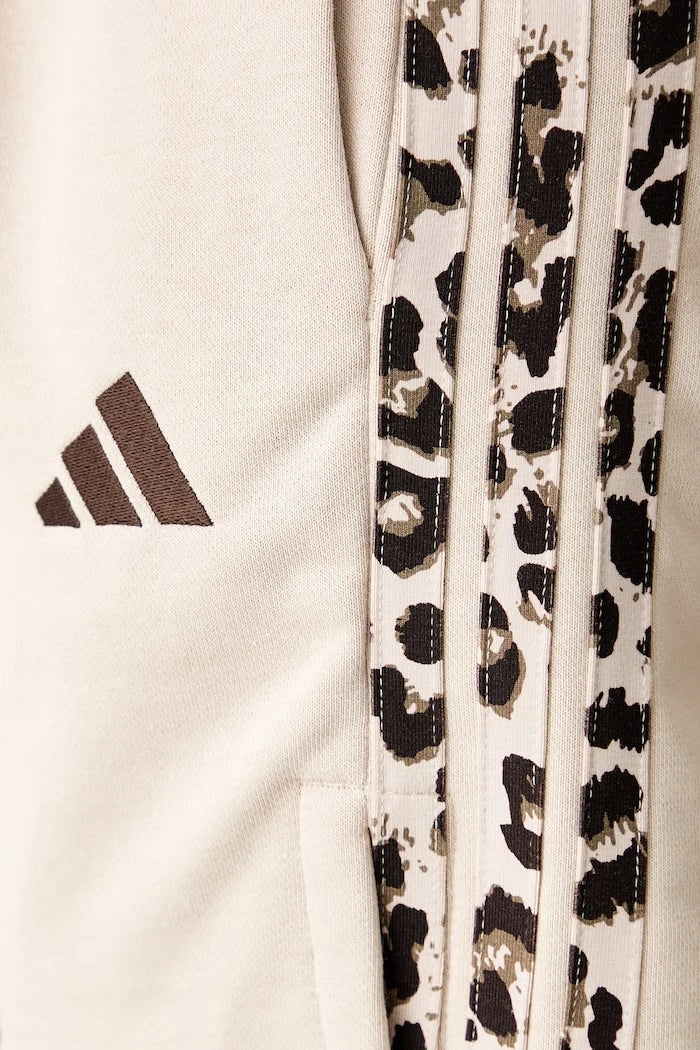 adidas pamuklu kadın eşofman şortu Leopard Pack