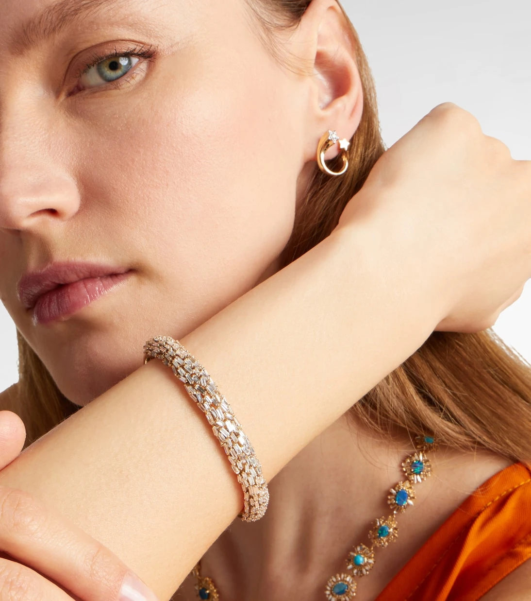 Suzanne Kalan - 18kt gold bangle with diamonds