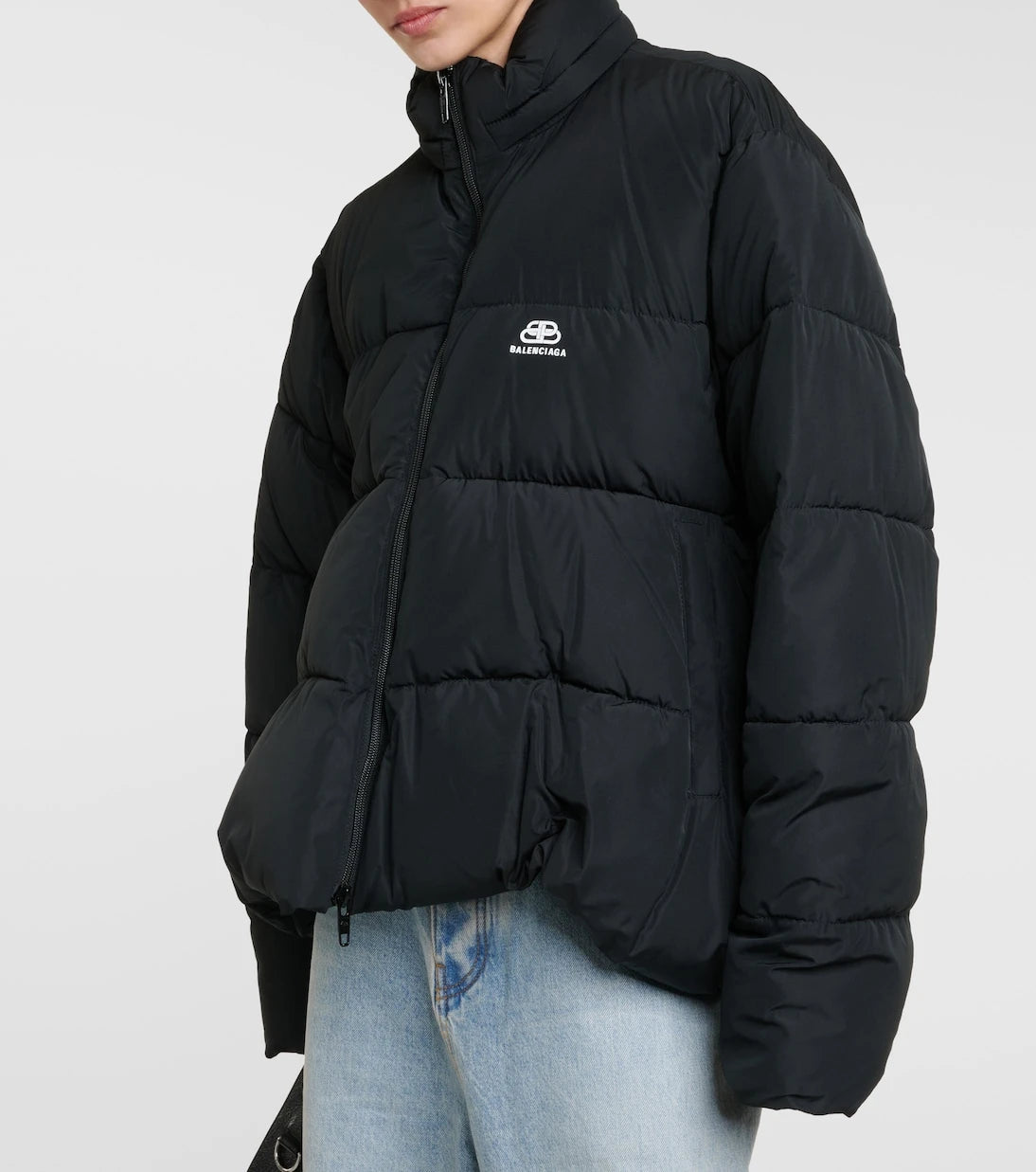 Balenciaga - جاكيت منفوخ مايكرو فايل بتصميم C-SHAPE