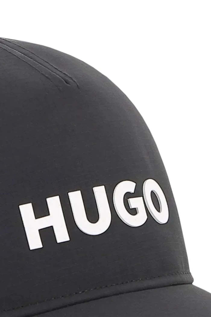 Детска шапка с козирка HUGO