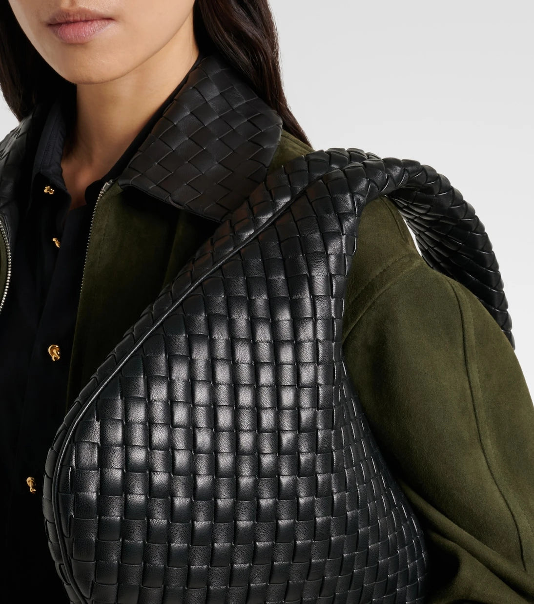 Bottega Veneta - حقيبة كتف Veneta Medium من الجلد