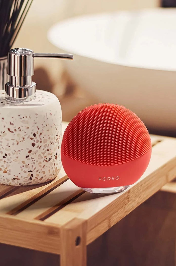 FOREO LUNA™ 4 mini İki Yönlü Yüz Temizleme Masaj Aleti