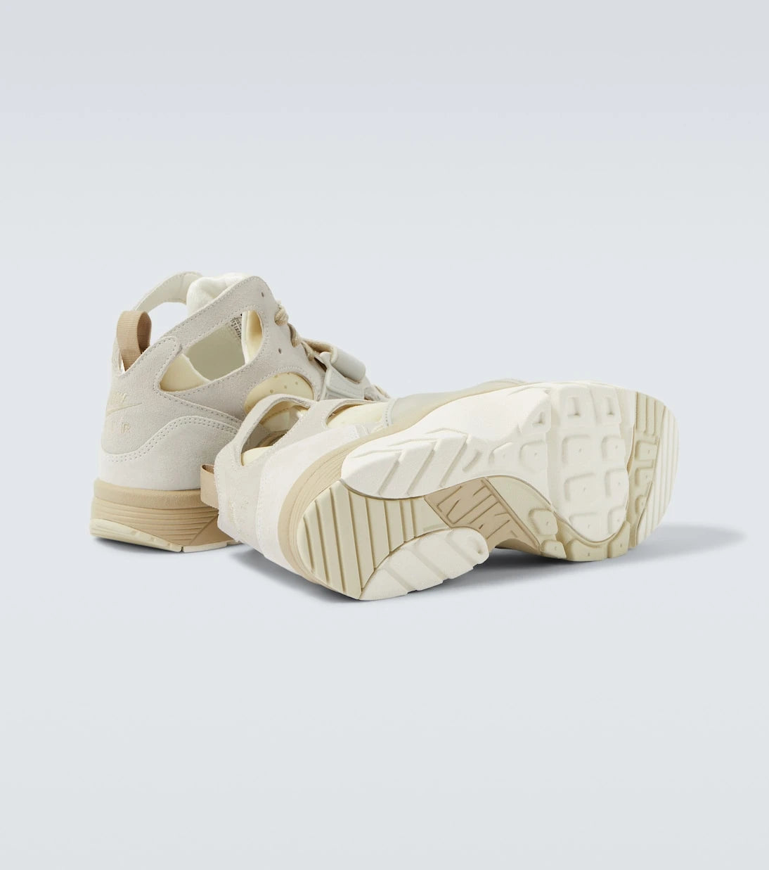 Nike - حذاء رياضي جلد إير ترينر هواراشي